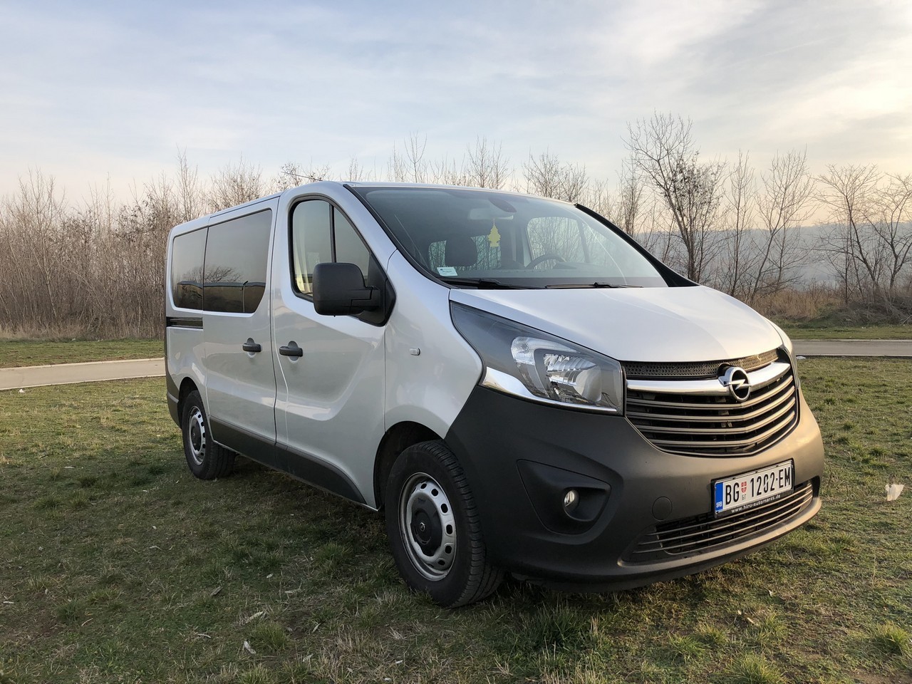 https://www.rentacargalaxypro.rs/files/vivaro/rent10.jpg